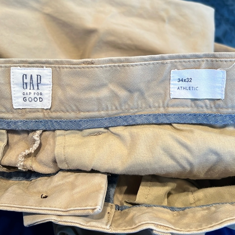 GAP Modern Khaki athletic fit 34x32